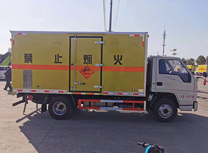 桑植爆破器材运输车工人安全操作规范与智能技术保障